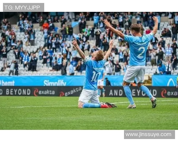 柠檬聊足球:探讨绿茵场上的激情与策略,分享精彩赛事与球员故事 柠檬聊足球:探讨绿茵场上的激情与策略,分享精彩赛事与球员故事